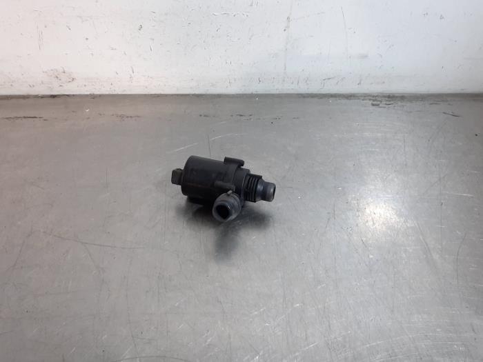Begagnade Extra vattenpump BMW X5 (F15) xDrive 35d 3.0 24V Pris € 36,30 Inklusive moms erbjuds av Autohandel Didier