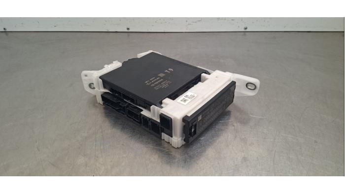 Used Computer, miscellaneous Toyota Yaris IV (P21/PA1/PH1) 1.5 12V Hybrid 115 Price € 84,70 Inclusive VAT offered by Autohandel Didier