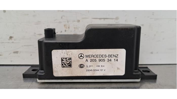 Używane Przetwornica Mercedes G (463) G 400 d 2.9 24V Cena € 60,50 Z VAT oferowane przez Autohandel Didier
