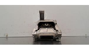 Engine mount from a Audi Q3 (8UB/8UG) 2.0 TDI 16V 150 2018