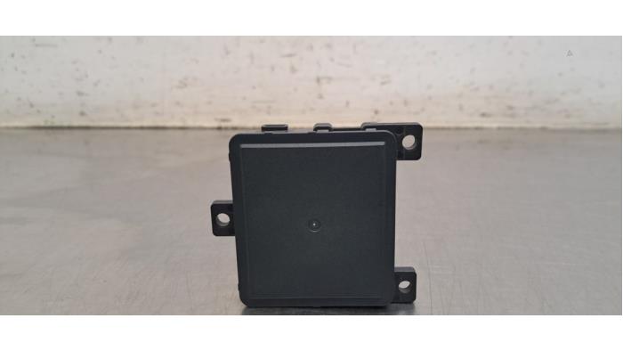 Begagnade Radarsensor Opel Astra L Sports Tourer (F4/FC/FN/FR) Electric 54/58 kWh Pris € 60,50 Inklusive moms erbjuds av Autohandel Didier