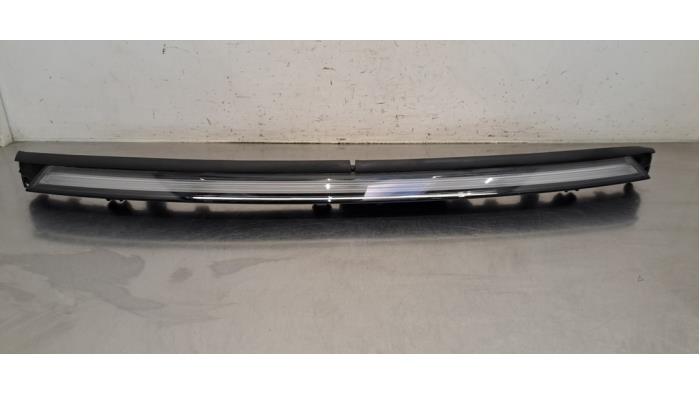 Używane Lampa Mercedes EQC (N293) 400 4-Matic 80 kWh Cena € 363,00 Z VAT oferowane przez Autohandel Didier