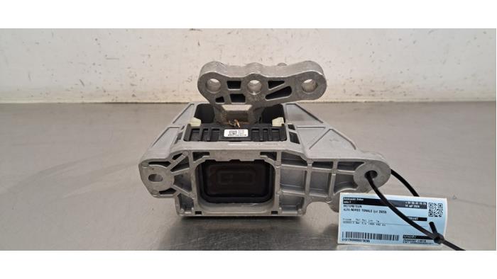 Used Engine mount Alfa Romeo Tonale 1.5 VGT Hybrid Price € 60,50 Inclusive VAT offered by Autohandel Didier