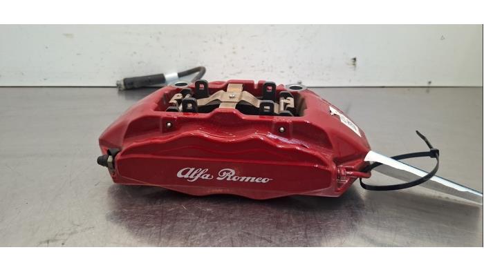 Usagé Etrier de frein avant droit Alfa Romeo Tonale 1.5 VGT Hybrid Prix € 266,20 Prix TTC proposé par Autohandel Didier