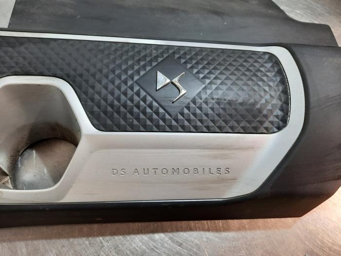 Abdeckblech Motor van een DS DS 7 Crossback 1.6 16V E-Tense 4x4 2021