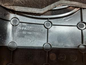 Abdeckblech Motor van een DS DS 7 Crossback 1.6 16V E-Tense 4x4 2021