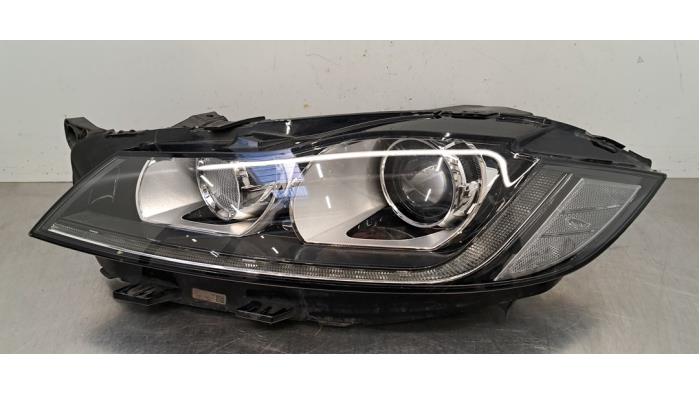 Używane Reflektor lewy Jaguar F-Pace 3.0 D 24V AWD Cena € 786,50 Z VAT oferowane przez Autohandel Didier