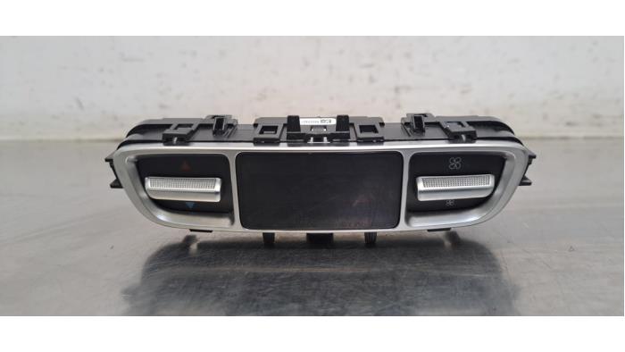 Usagé Commande chauffage Mercedes G (463) G 400 d 2.9 24V Prix € 102,85 Prix TTC proposé par Autohandel Didier