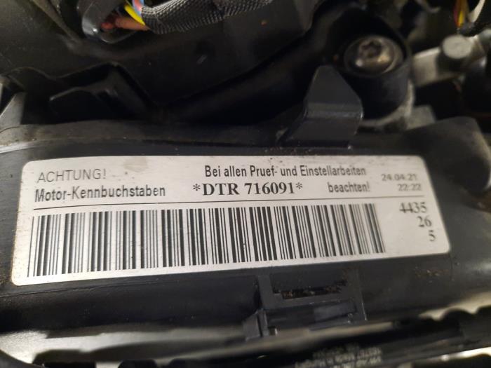 Motor van een Audi Cabrio (B4) 2.6 E 2021