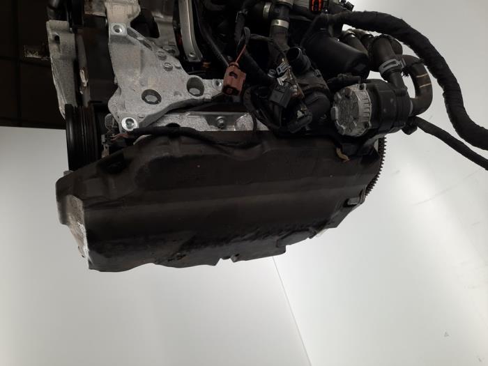 Motor van een Audi Cabrio (B4) 2.6 E 2021