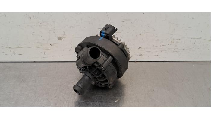 Begagnade Extra vattenpump Dacia Duster (DJF) 1.6 Hybrid 140 16V Pris € 66,55 Inklusive moms erbjuds av Autohandel Didier
