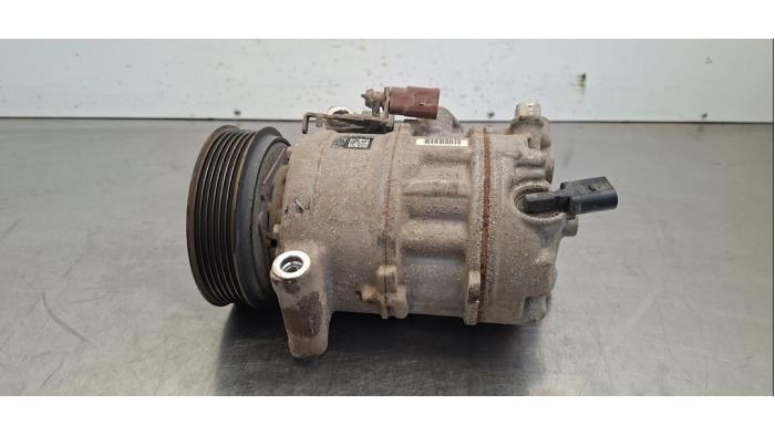Usagé Pompe clim Volkswagen Golf VIII (CD1) 1.5 TSI BlueMotion 16V Prix € 102,85 Prix TTC proposé par Autohandel Didier