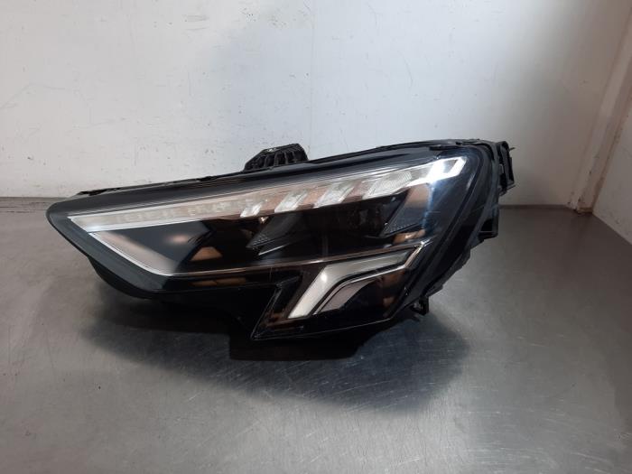 Używane Reflektor lewy Audi Cabrio (B4) 2.6 E Cena € 786,50 Z VAT oferowane przez Autohandel Didier