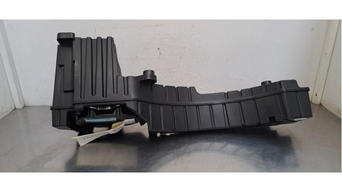 Używane Subwoofer Audi Q8 E-tron (GEG) 50 Quattro 95 kWh Cena € 48,40 Z VAT oferowane przez Autohandel Didier