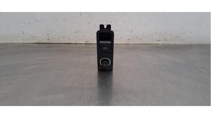 Używane Przelacznik hamulca postojowego Audi S3 Limousine (GYL) 2.0 T FSI 16V Cena € 24,20 Z VAT oferowane przez Autohandel Didier