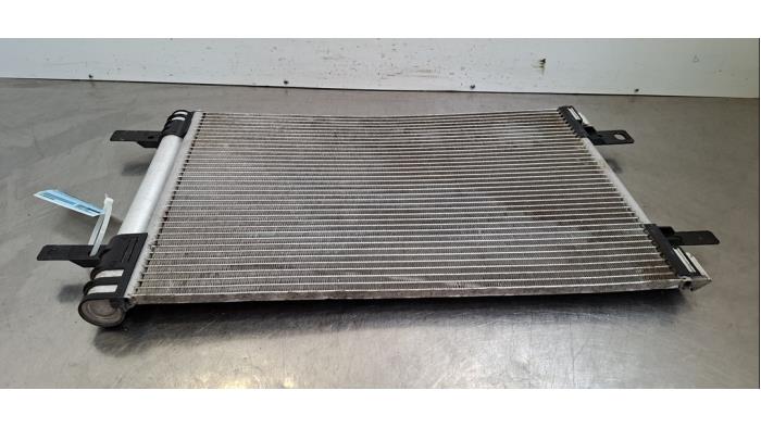 Klima Kondensor van een Peugeot Partner (EA//EF/EN/EU) 1.5 BlueHDi 100 2024