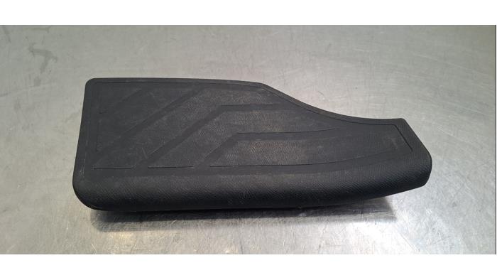 Używane Stopien Peugeot 308 (F3/FB/FH/FM/FP) 1.2 12V PureTech 130 Cena € 18,15 Z VAT oferowane przez Autohandel Didier