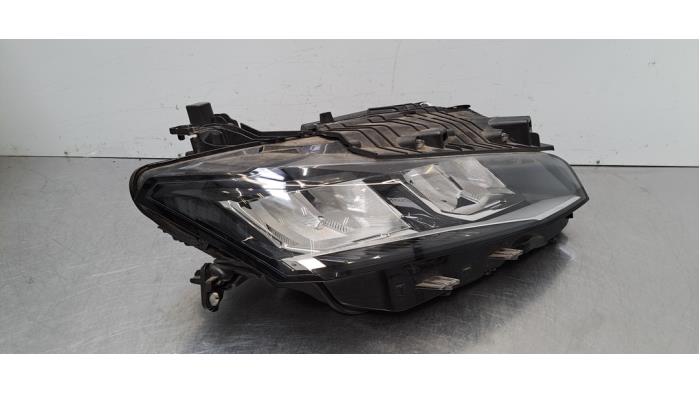 Używane Reflektor prawy Peugeot 308 (F3/FB/FH/FM/FP) 1.2 12V PureTech 130 Cena € 399,30 Z VAT oferowane przez Autohandel Didier