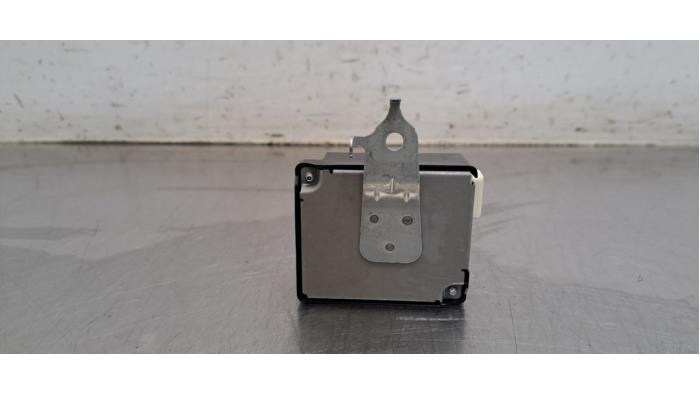 Używane Modul keyless vehicle Toyota Yaris IV (P21/PA1/PH1) 1.5 12V Hybrid 115 Cena € 133,10 Z VAT oferowane przez Autohandel Didier