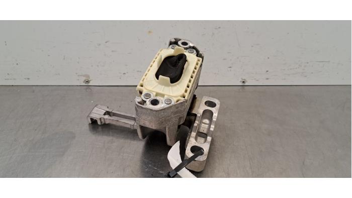 Engine mount from a Volkswagen Polo VI (AW1) 1.0 TSI 12V 2021