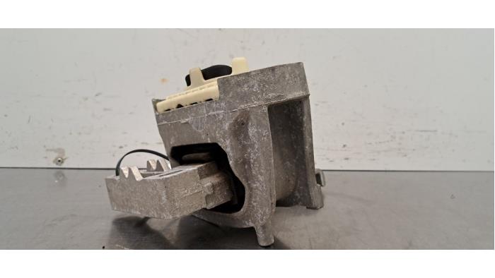 Engine mount from a Volkswagen Polo VI (AW1) 1.0 TSI 12V 2021