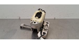 Engine mount from a Volkswagen Polo VI (AW1) 1.0 TSI 12V 2021