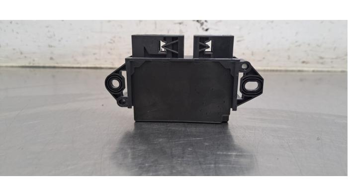 Usados Módulo PDC Renault Trafic (1FL/2FL/3FL/4FL) 2.0 dCi 16V 130 Precio € 60,50 IVA incluido ofrecido por Autohandel Didier