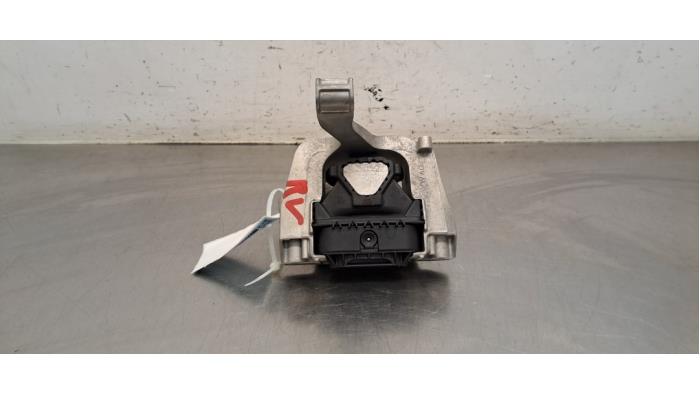Used Engine mount Volkswagen Tiguan (AD1) 2.0 TDI 16V 4Motion Price € 54,45 Inclusive VAT offered by Autohandel Didier