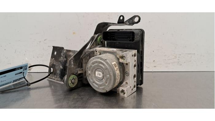 Used ABS pump Skoda Octavia Combi (NXAC) 2.0 TDI GreenTec 16V Price € 133,10 Inclusive VAT offered by Autohandel Didier
