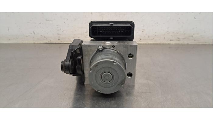 Used ABS pump Audi A4 Avant (B9) 2.0 30 TDI Mild hybrid 16V Price € 332,75 Inclusive VAT offered by Autohandel Didier