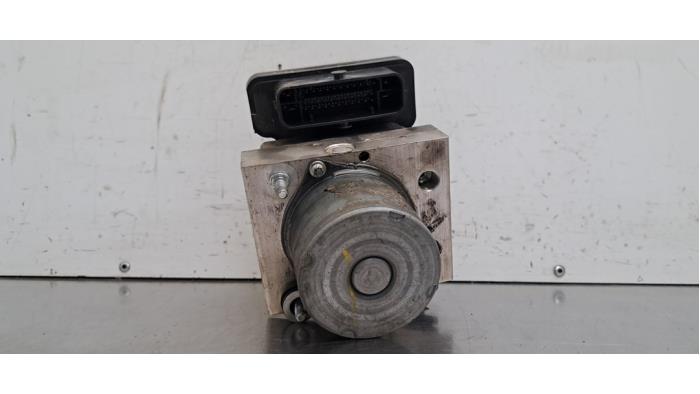 Usagé Bloc ABS Renault Master III (FV) 2.3 Energy dCi 180 Twin Turbo 16V FWD Prix € 133,10 Prix TTC proposé par Autohandel Didier