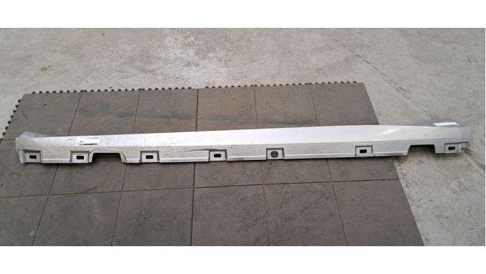 Używane Próg drzwi prawa Audi A5 Sportback (F5A/F5F) 2.0 40 TFSI Mild Hybrid 16V Cena € 121,00 Z VAT oferowane przez Autohandel Didier