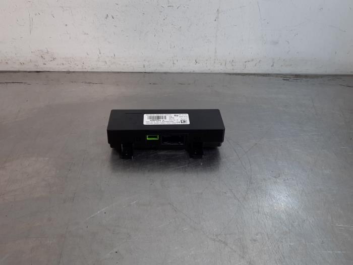 Używane Modul Bluetooth Peugeot 3008 II (M4/MC/MJ/MR) 1.2 12V e-THP PureTech 130 Cena € 48,40 Z VAT oferowane przez Autohandel Didier