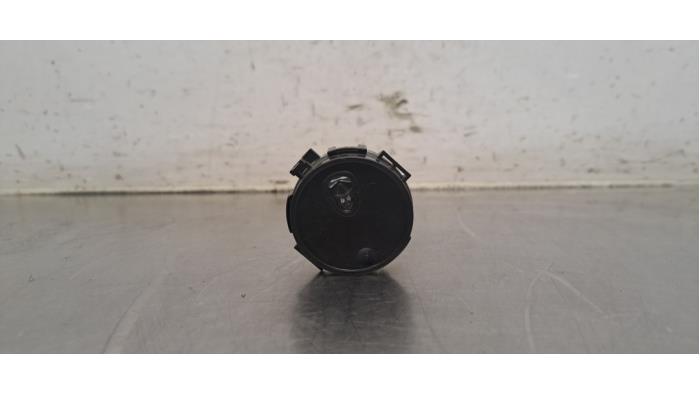 Begagnade Regnsensor Peugeot Boxer (U9) 2.2 Blue HDi 120 Pris € 30,25 Inklusive moms erbjuds av Autohandel Didier