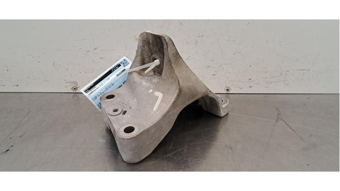 Used Engine mount Landrover Range Rover Sport (L1) 3.0 D300 Price € 60,50 Inclusive VAT offered by Autohandel Didier