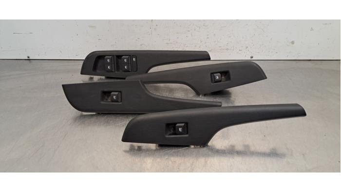 Usados Interruptor combinado de ventanillas MG ZS Hybrid+ 1.5 Hybrid+ Precio € 102,85 IVA incluido ofrecido por Autohandel Didier