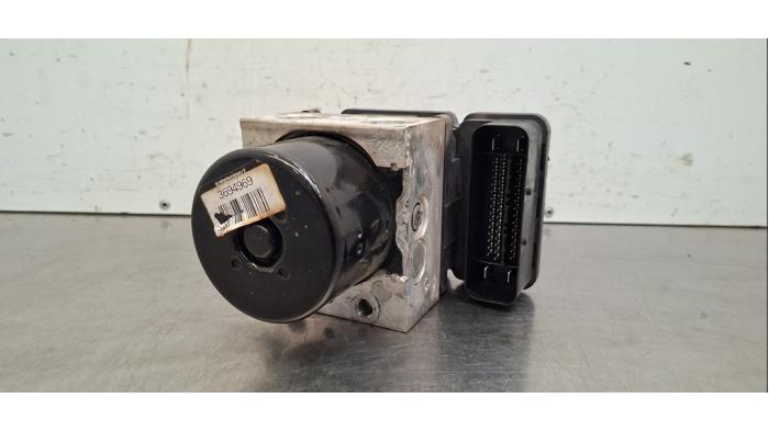 Begagnade ABS-pump Volvo V60 I (FW/GW) 2.0 D4 16V Pris € 60,50 Inklusive moms erbjuds av Autohandel Didier