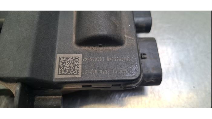 Stromverteiler van een BMW X5 (F15) M50d 3.0 24V 2013