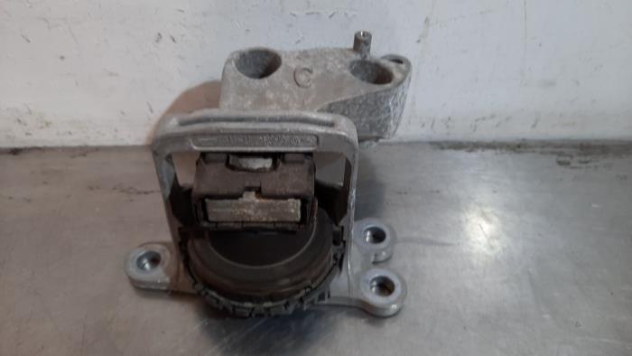 Used Engine mount Renault Kadjar (RFEH) 1.6 dCi 4x4 Price € 30,25 Inclusive VAT offered by Autohandel Didier