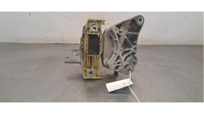 Used Engine mount Opel Astra K Sports Tourer 1.5 CDTi 105 12V Price € 133,10 Inclusive VAT offered by Autohandel Didier