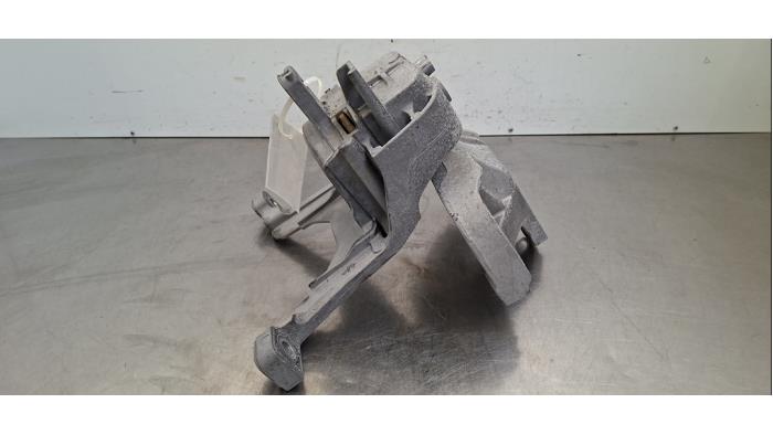 Used Engine mount Mercedes CLA (118.3) 1.3 CLA-180 Turbo 16V Mild Hybrid Price € 133,10 Inclusive VAT offered by Autohandel Didier