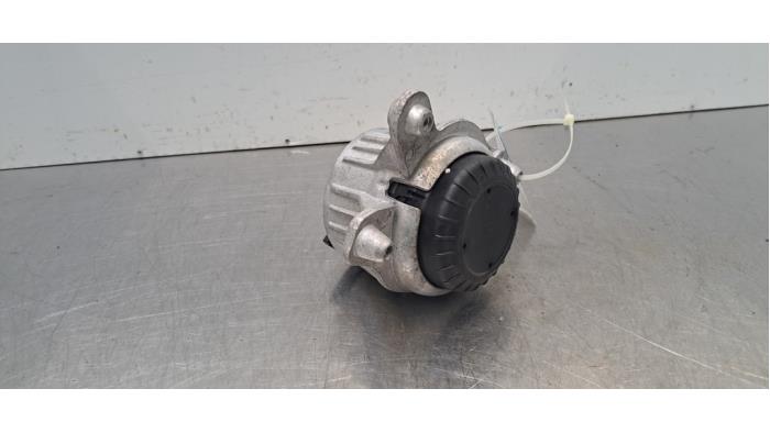 Used Engine mount Mercedes C Estate (S205) C-180d 1.6 Turbo 16V Price € 60,50 Inclusive VAT offered by Autohandel Didier