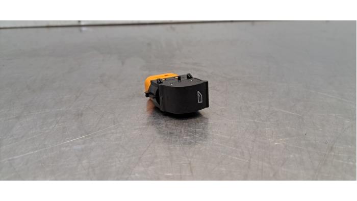 Usados Interruptor combinado de ventanillas Ford Transit Custom 2.0 TDCi 16V Eco Blue 130 Precio € 12,10 IVA incluido ofrecido por Autohandel Didier