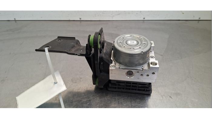 Begagnade ABS-pump Volkswagen Golf VIII (CD1) 2.0 GTI Clubsport 16V Pris € 133,10 Inklusive moms erbjuds av Autohandel Didier