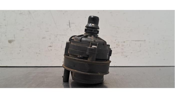 Extra vattenpump från en Mercedes-Benz Sprinter 3,5t (907.6/910.6) 311 CDI 2.0 D FWD 2023