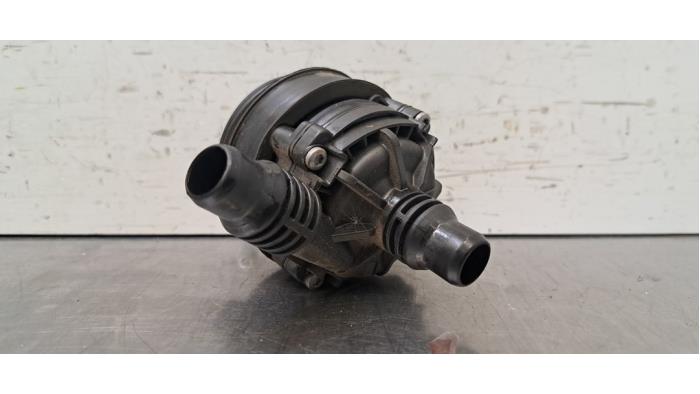 Extra vattenpump från en Mercedes-Benz Sprinter 3,5t (907.6/910.6) 311 CDI 2.0 D FWD 2023