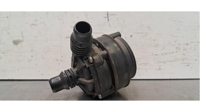 Begagnade Extra vattenpump Mercedes Sprinter 3,5t (907.6/910.6) 311 CDI 2.0 D FWD Pris € 30,25 Inklusive moms erbjuds av Autohandel Didier