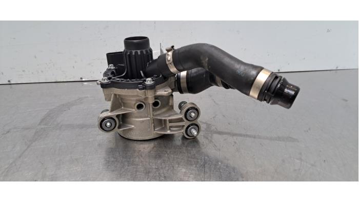 Begagnade Extra vattenpump Mercedes GLC (X254) 2.0 200 16V 4-Matic Pris € 163,35 Inklusive moms erbjuds av Autohandel Didier