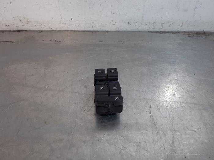 Usados Interruptor combinado de ventanillas Opel Meriva (B) 1.4 Turbo 16V ecoFLEX Precio € 30,25 IVA incluido ofrecido por Autohandel Didier