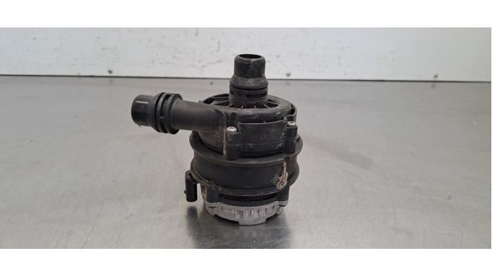 Begagnade Extra vattenpump Mercedes GLC Coupe (C253) Pris € 60,50 Inklusive moms erbjuds av Autohandel Didier